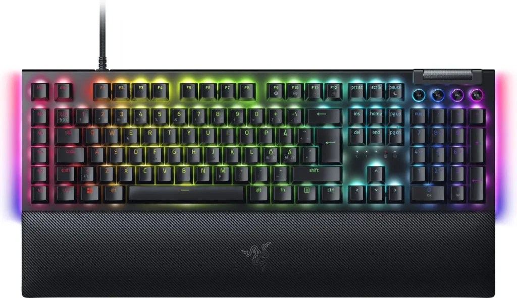 Razer BlackWidow V4 är ett av de bästa tangentborden för gaming just nu. Det är snabbt, välgjort och finns med både taktila och linjära tysta brytare.